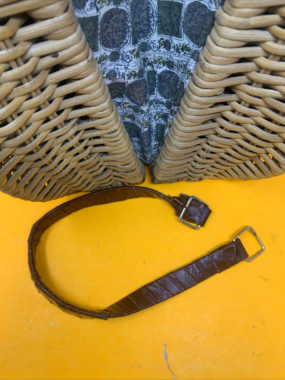Vintage 1960s(?) Rockabilly woven purse bag with defects broke handle Still cute - Picture 10 of 16